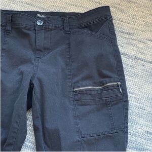 supplies Black Cargo Pants with Durable Fabric and Bel